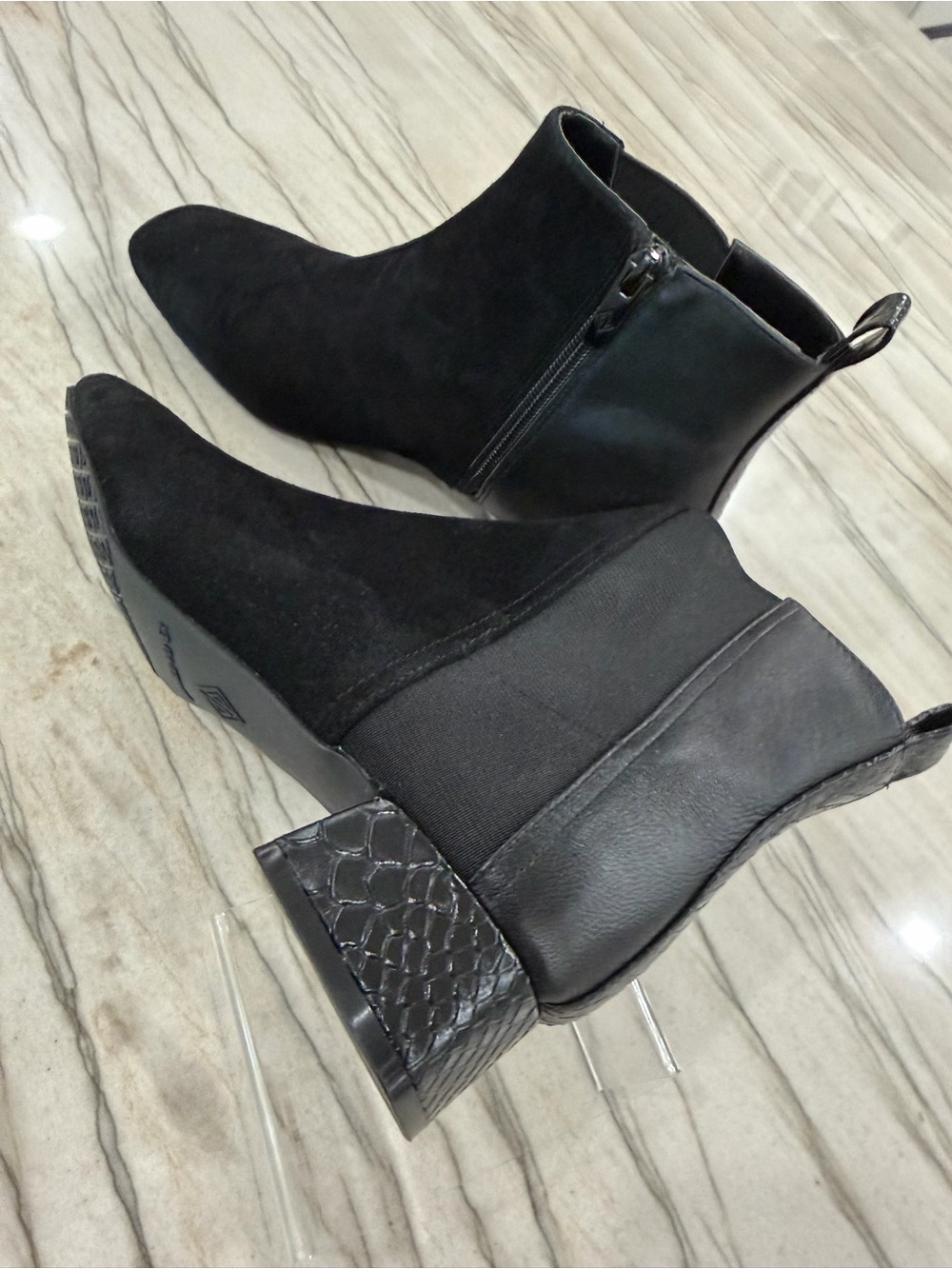 Donald J Pliner Travis Black Suede Chelsea Ankle Boots Snake Heel Size 7